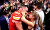 Taylor Swift e de aproape douăzeci de ori mai bogată decât logodnicul ei Travis Kelce. Povestea de dragoste a miliardelor