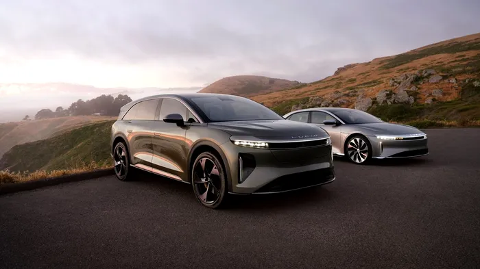 Șoc pe piața auto: Rivian și Lucid, lovite de prognoze sumbre și scăderi pe bursă