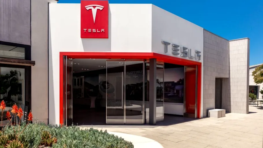 Tesla scumpește leasingul pentru mașinile sale în SUA