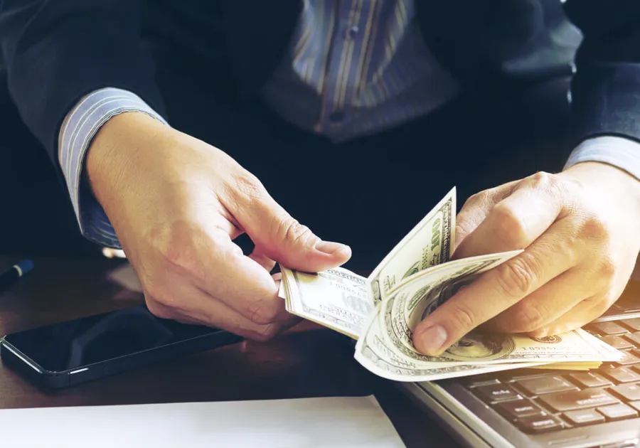 Vânzare de milioane în turismul românesc: cât a încasat Alin Burcea pentru controlul agenției Paralela 45