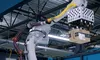 Cum funcționează primul robot cu simț tactil din lume. „Colegii” umani de la Amazon l-au integrat în echipă