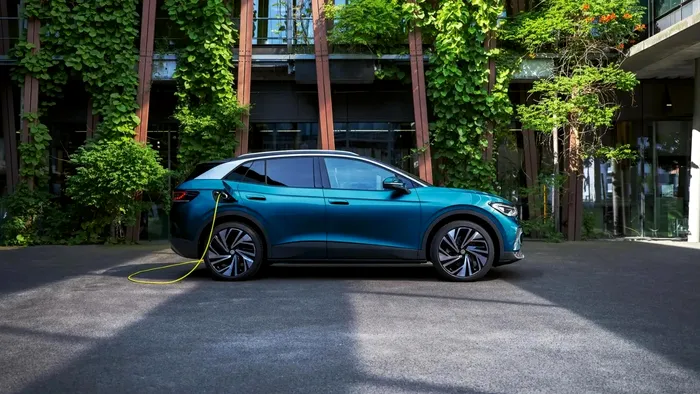 Războiul tarifelor: Marii producători auto din Europa critică taxele UE pe electricele din China