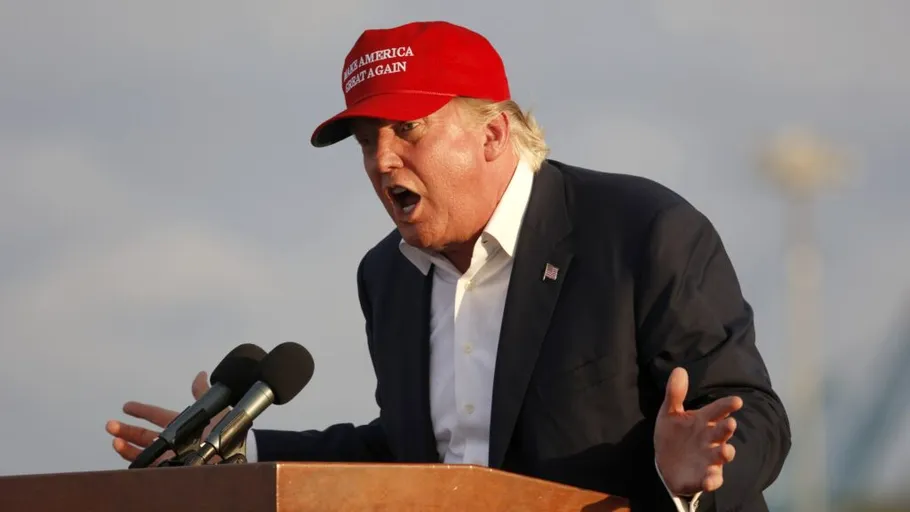 Trump, scos din sărite de acronimul TACO cu care l-a ironizat Wall Street pentru jocul defensiv al tarifelor. „Trump always chickens out” (TACO) s-a viralizat fulgerător