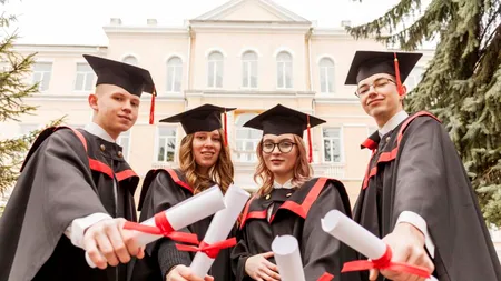 Cât valorează o diplomă universitară în România
