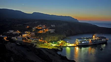 Vrei 18.000 de euro? Mută-te pe o insulă grecească