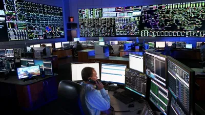 Cea mai mare rețea electrică din SUA se confruntă cu dificultăți în a face față cererii generate de inteligența artificială