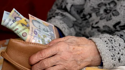 Concediile medicale și pensiile mai mari de 4.000 lei intră la plată: programul noului guvern vizează creșterea veniturilor din CASS