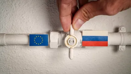 UE propune renunțarea treptată la importurile de gaze și petrol din Rusia