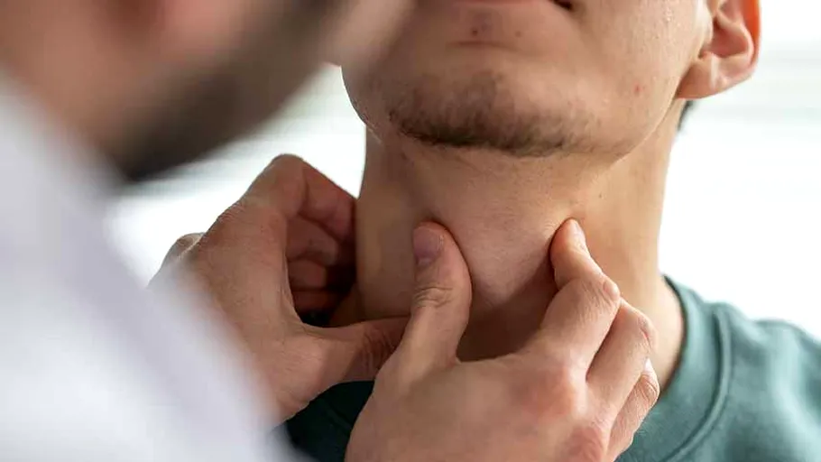 AI-ul ar putea depista cancerul de laringe doar ascultând vocea