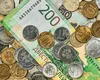 Rușii pun banii la saltea și fug de bănci. Depozitele bancare ating cel mai jos nivel din ultimii trei ani