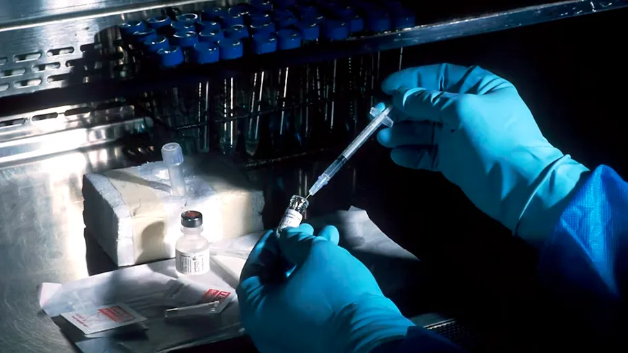 Crește numărul diagnosticelor de cancer în cazul tinerilor: o epidemie tăcută pune la încercare sistemele medicale și financiare