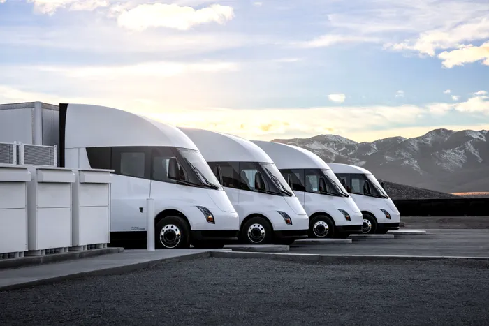 Camionul electric Tesla Semi atinge o putere de încărcare record (VIDEO)