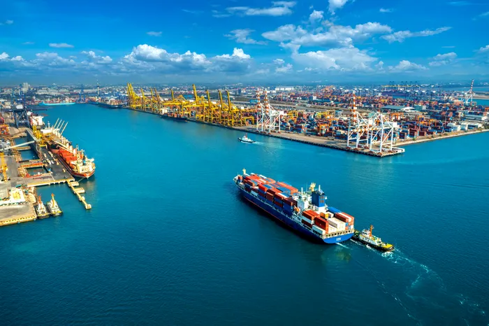 China introduce taxe portuare speciale pentru navele americane