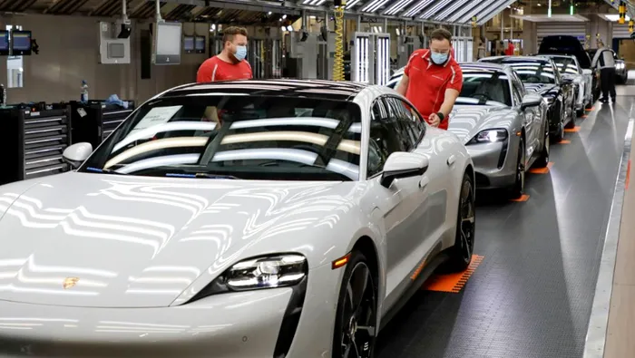 Porsche revizuiește strategia și anunță noi reduceri de costuri