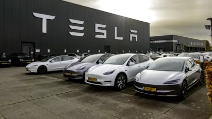 Tesla recheamă 376.000 de vehicule electrice în SUA, din cauza unei probleme la asistenţa direcţiei