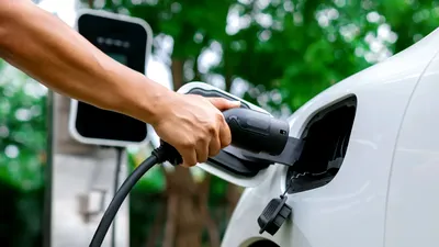 China lansează o baterie pentru vehicule electrice care oferă 150 km autonomie în 60 de secunde