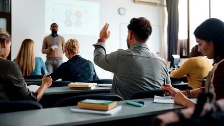 Exodul cercetătorilor americani. Tăierile de fonduri din SUA alungă oamenii de știință: mai multe universități din afara țării se grăbesc să îi recruteze