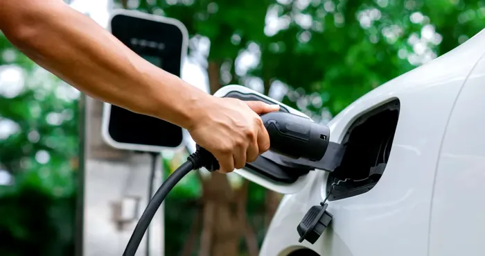 Un mare producător de petrol intră pe piața de vehicule electrice