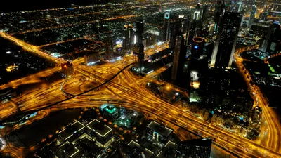 Traderii hedge forțează extinderea firmelor către Dubai și Abu Dhabi: „Dacă talentele merg în deșert, atunci mergem și noi”