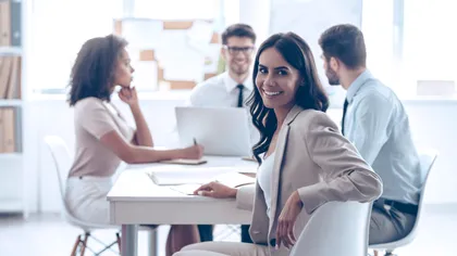 Ar trebui să încerci alt job în 2025? Schimbarea locului de muncă devine mai puțin profitabilă decât loialitatea față de aceeași firmă