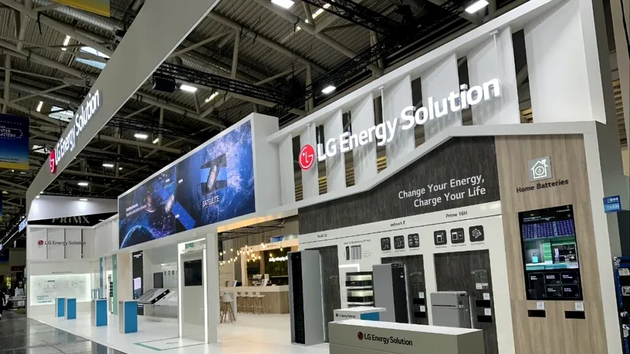 500 de milioane de euro pentru energie solară cu stocare destinată instituțiilor publice
