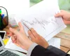 Fitch avertizează: consolidarea fiscală agresivă ar putea frâna creșterea economică a României, iar riscurile de implementare persistă