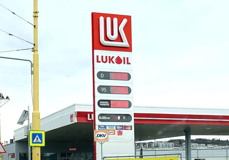 Petrotel-Lukoil intră în insolvență și pregătește schimbarea proprietarului. Ce se întâmplă cu rafinăria de la Ploiești