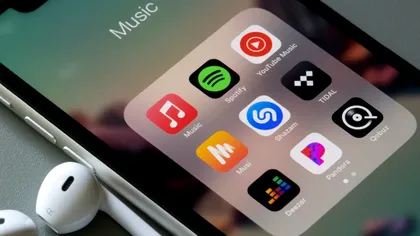 YouTube lovește în Spotify: cum se vor transforma podcasturile