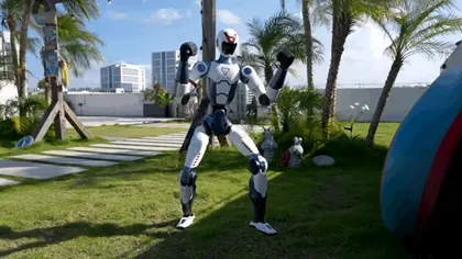 China surprinde din nou: lansează un robot umanoid mai ieftin ca rivalii