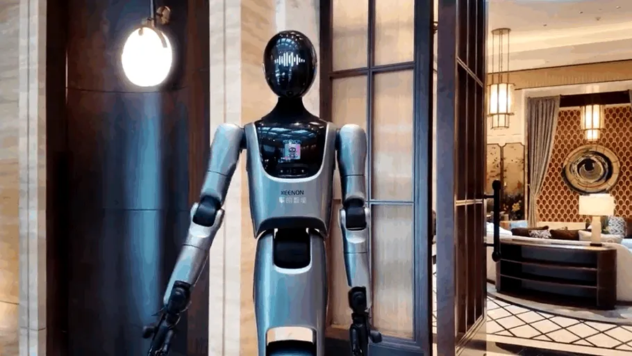 Primul robot umanoid majordom din lume își începe activitatea pe aeroportul din Shanghai VIDEO