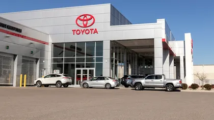 Toyota se îndreaptă spre al șaselea an consecutiv ca lider mondial al vânzărilor auto