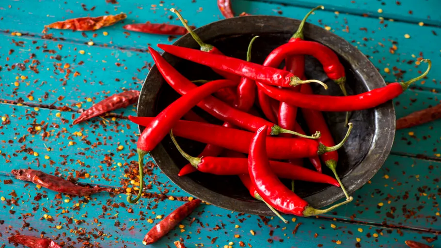 De ce continuăm să iubim mâncarea picantă, chiar dacă ne provoacă disconfort? Explicația cercetătorilor