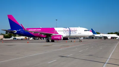 Războiul din Iran zdruncină aviația globală: prețurile la combustibil explodează, zborurile sunt anulate