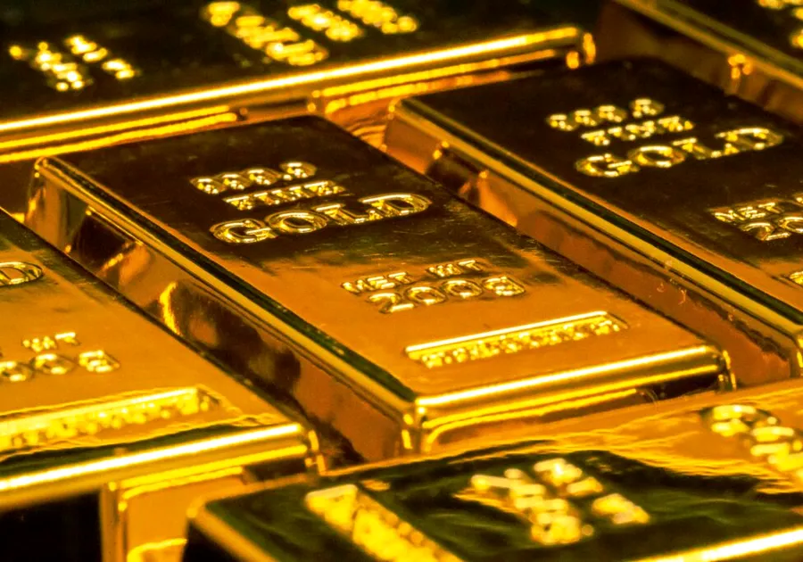 Analiză XTB: Războiul din Iran a impulsionat tranzacțiile investitorilor români. Aurul, petrolul și indicii americani au atras cel mai mare interes