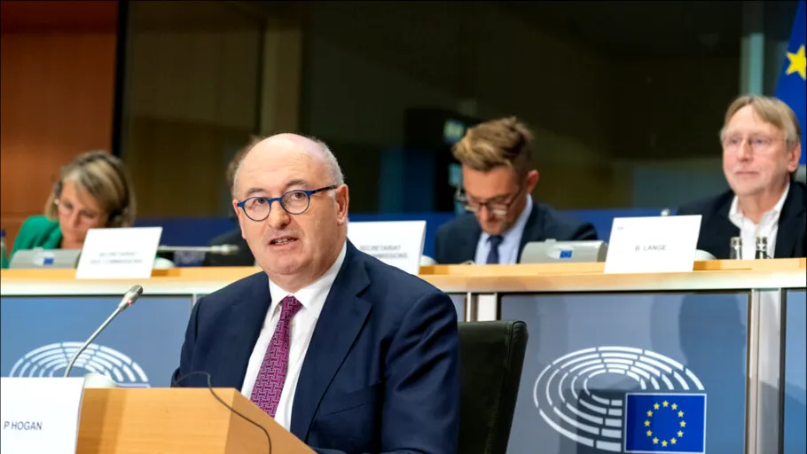 Phil Hogan, favorit-surpriză pentru conducerea celei mai mari agenții alimentare din lume. Lupta din UE riscă să fractureze votul decisiv