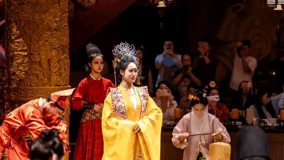 Beijing a deschis un restaurant tematic care recreează atmosfera Chinei antice