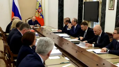 Încetinirea economică a Rusiei îi bagă pe oficialii de la Kremlin în ședință sub tirul lui Putin