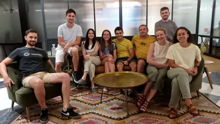 Startup-ul românesc care transcrie și rezumă convorbirile de pe Zoom: Meetgeek.ai atrage o finanțare de 1,6 milioane euro și pregătește extinderea globală