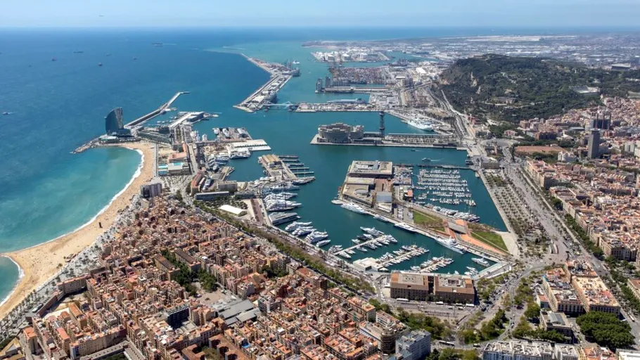 Portul din Barcelona va limita turismul de croazieră cu 40% pentru a combate impactul economic al turismului excesiv