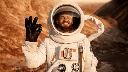 Bătălia pentru costumele astronauților se dă între Prada și Decathlon