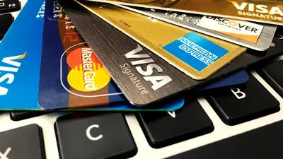 Trump cere o plafonare de 10%, pe un an, a ratelor dobânzilor la cardurile de credit