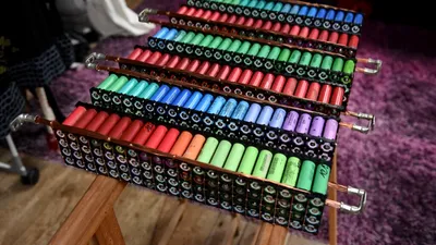 A obținut opt ani de energie gratis cu baterii vechi de laptop. Invenția unui pasionat de tehnologie care a cucerit internetul