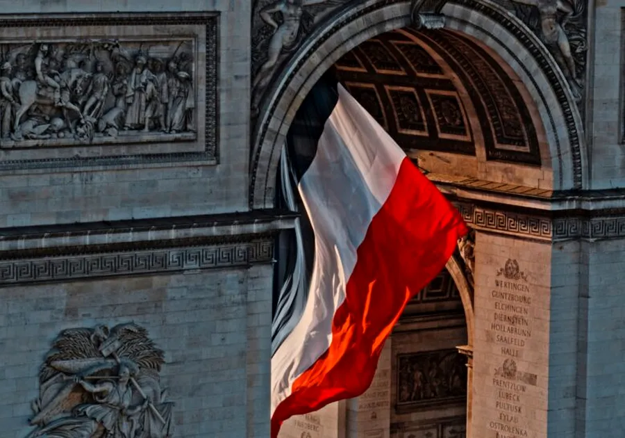 Scandalul criptomonedelor zguduie politica din Polonia: milioane pierdute și acuzații explozive