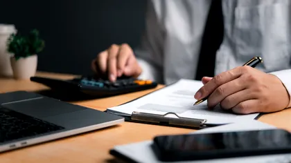 Afacerile din servicii scad la început de an: recul de aproape 5% în relația cu firmele