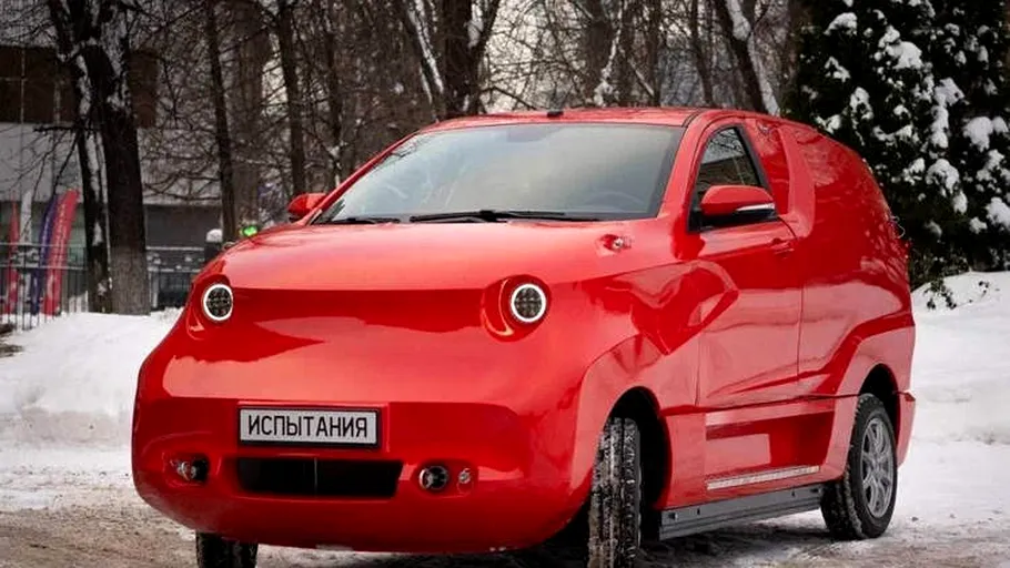 Prima mașină electrică rusească a ajuns de râsul internetului. „Cea mai urâtă din lume”
