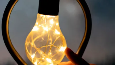 UE stinge lumina, la propriu. Consumul de energie a scăzut pentru al doilea an consecutiv