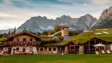 Hotelul de 300 de ani care uimește Europa și care funcționează cu energie produsă din copaci