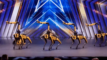 Cinci roboți au dansat pe scena variantei americane a show-ului „Românii au talent” și au primit ropote de aplauze. VIDEO
